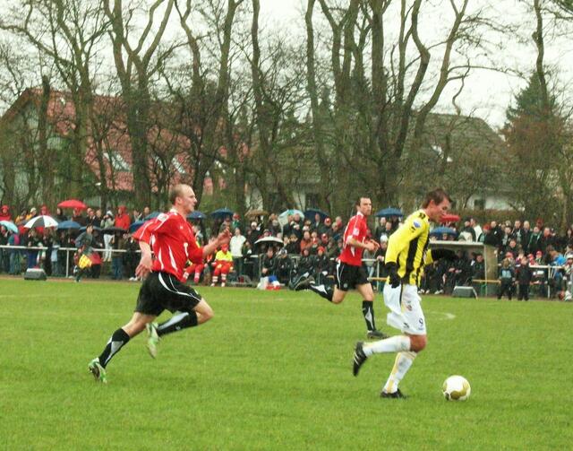 Wieder entwischt ein Vitesse-Spieler (Herrmann folgt)