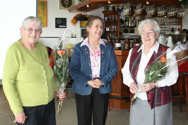 086 Ehrung für 20 Jahre Mitgliedschaft: Gerda Jerke, Brunhild Osterwald, Elfriede Köneke