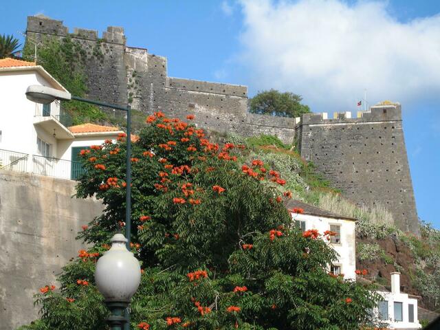 Das alte Fort bewacht den Hafen von Funchal