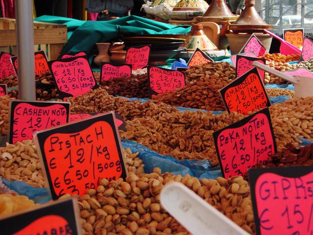 Nüsse, Mandeln, Pistazien etc.