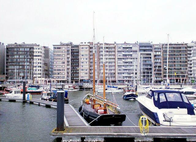 Neben Yacht- und kleinem Fischereihafen. Blankenberge jetzt. | Foto: Zeisterre - http://commons.wikimedia.org/wiki/File:Blankenberge_-_Garnaalboot_B72_achterkant.jpg.jpg