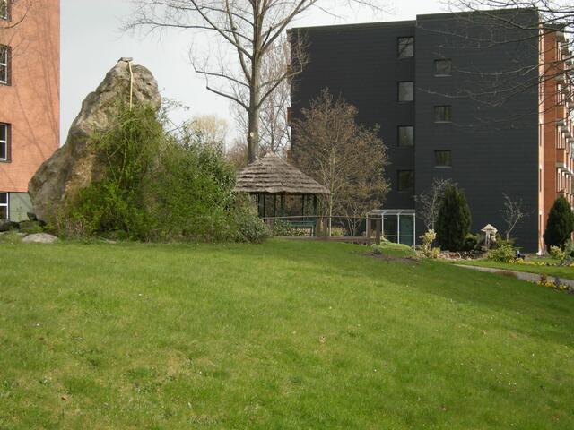 Mit Pavillion und Schwesternheim.