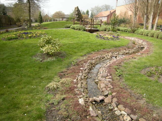 Wasser ist Leben, der Park fördert die Genesung.