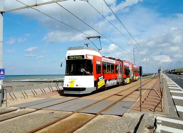 Mit der Kusttram sind alle belgischen Küstenorte erreichbar. | Foto: Smiley.toerist - http://commons.wikimedia.org/wiki/File:Kustlijn_03.jpg