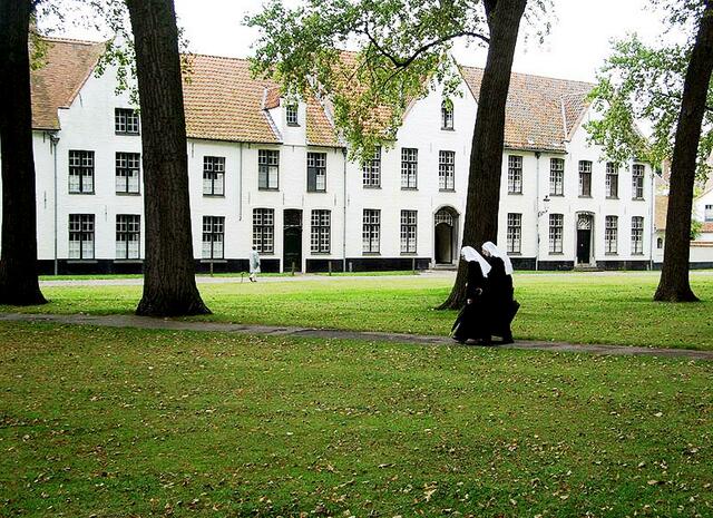 Brügge Beginenhof | Foto: Josep Renalias - http://commons.wikimedia.org/wiki/File:B%C3%A9guinage_de_Bruges.JPG