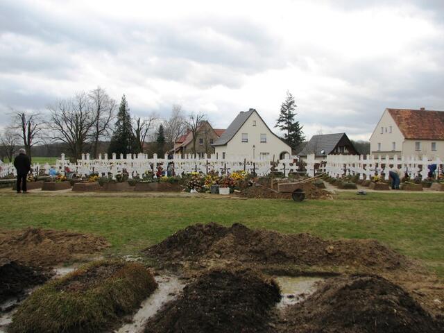 Gräber auf dem sorbischen Friedhof werden  nach zwanzig Jahren wieder eingeebnet