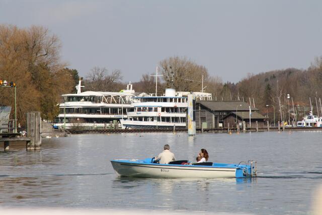 die großen Schiffe sind noch in der Werft, die kleinen fahren schon, mit Elektromotor- oder Muskelkraft
