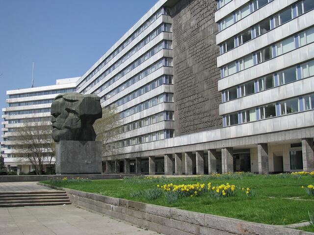 Das wohl bekannteste Denkmal in Chemnitz: der Nischel (Karl-Marx-Monument von Lew Kerbel).