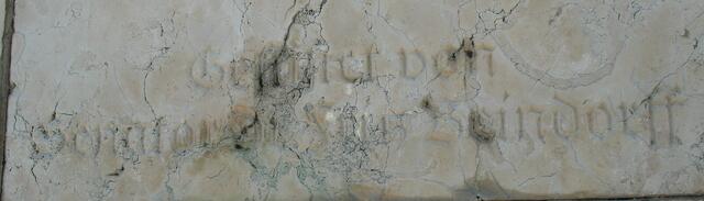 Dort steht: Gestiftet von Beindorff!