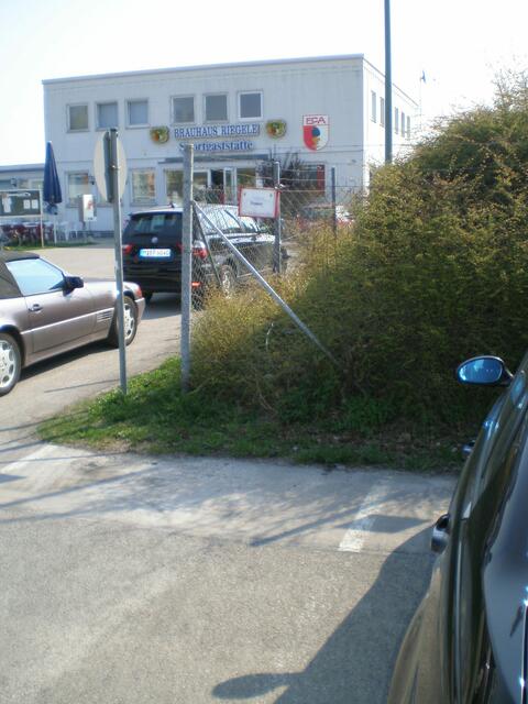 Der Posten des Cheftrainers ist beim FC Augsburg derzeit vakant. Kommt Jos Luhukay jetzt doch früher?