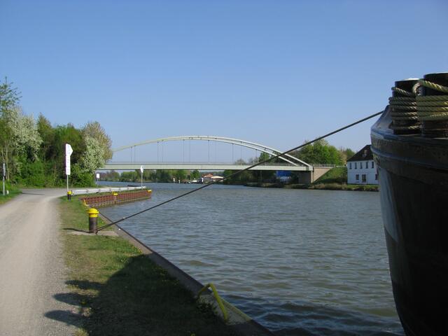 Schmale Brücke der Hafenstraße zur B441