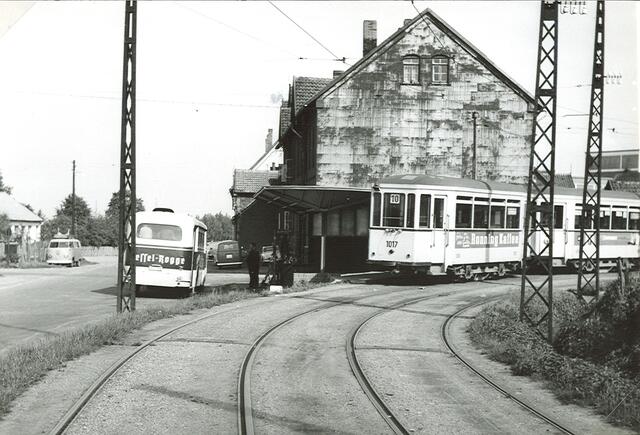 Gehrden-Neuwerk, Umsteigen von Linie 10 auf Omnibus O10 zur Weiterfahrt nach Barsinghausen