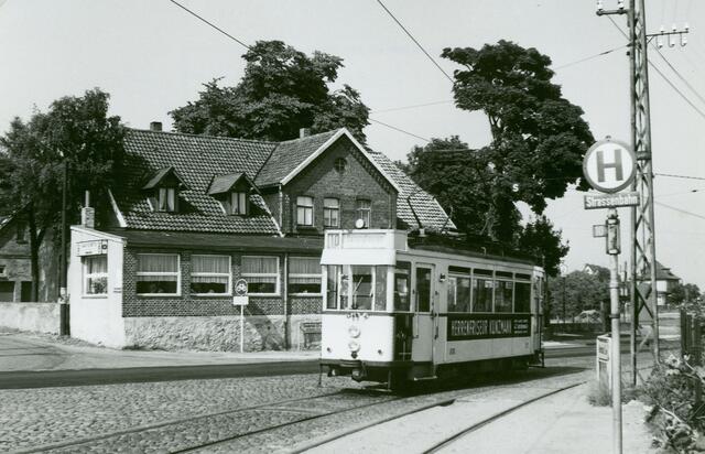 Linie 10 auf der Fahrt nach Gehrden passiert die Sieben Trappen