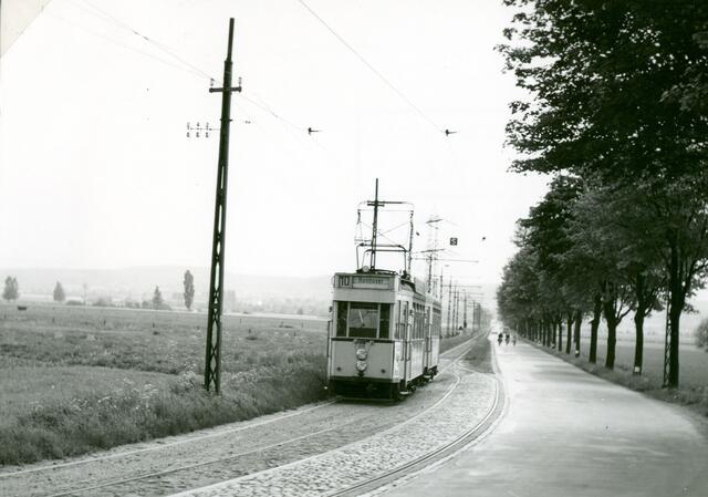 Linie 10 auf dem Wege nach Hannover auf dem Gehrdener Damm
