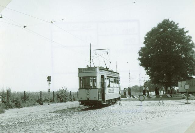 Linie 10 auf der Fahrt nach Gehrden am 01.07.1961 bei Sieben Trappen