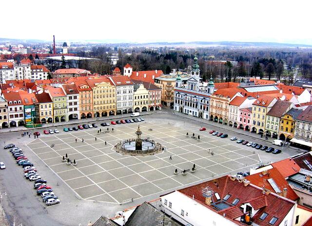 Das natürliche Zentrum von Südböhmen ist die Stadt Budweis, die fast 100.000 Einwohner hat. Sein großzügig angelegtes Straßen- und Gassennetz ist auch das wirtschaftliche, kulturelle und touristische Herz Südböhmens. | Foto: Norbert Aepli - http://commons.wikimedia.org/wiki/File:Budweis_037.JPG