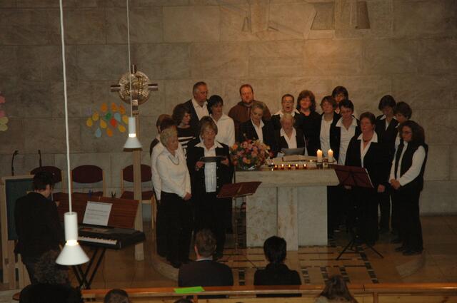 Unser Johanneschor ist ein Ohrenschmaus, beliebt bei Nah und Fern. Alle haben Euch gern! Singt dem Herrn ein Halleluja! Danke!
