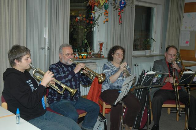 Danke, oh wackere Schar, für den Blechanschlägen im Gemeindehaus und in der Kirche: Toll, dass ihr am Ball bleibt - ich wünsch Euch ganz viele neue Bläser. Unser Posaunenchor ist spitze!