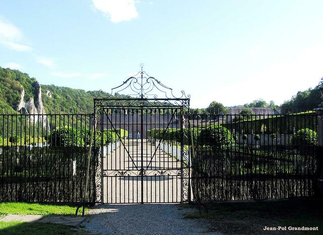 Schloss Freyr am westlichen Ufer der Maas mit seinen berühmten Gärten, | Foto: Jean-Pol Grandmont - http://commons.wikimedia.org/wiki/File:Fre%C3%BFr_JPG02c.jpg