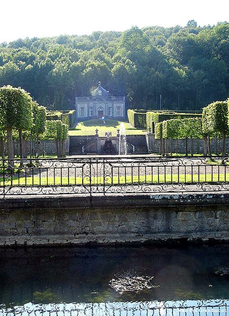 Schloss Freyr am westlichen Ufer der Maas mit seinen berühmten Gärten, | Foto: Jean-Pol Grandmont - http://commons.wikimedia.org/wiki/File:Fre%C3%BFr_JPG02b.jpg