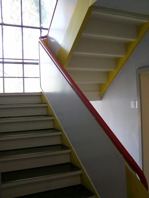 Farbliche Akzente im Treppenhaus
