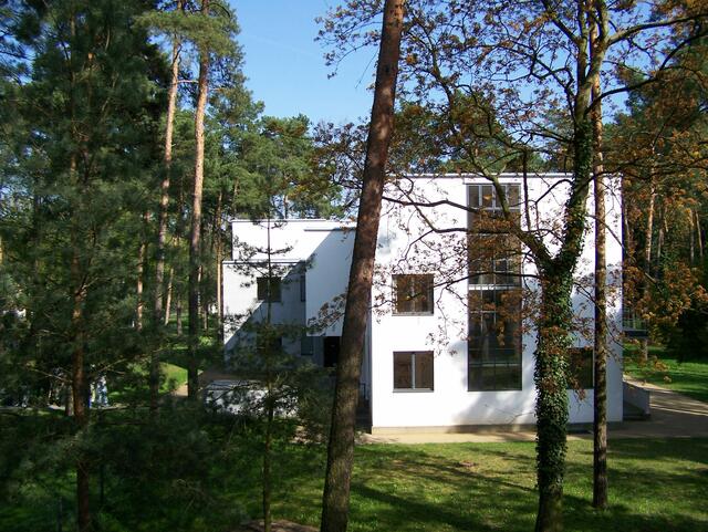 Blick auf die Meisterhäuser an der Ebertallee