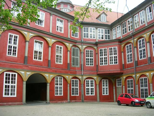 Innenhof im Schloss, dieser Teil ist heute Gymnasium
