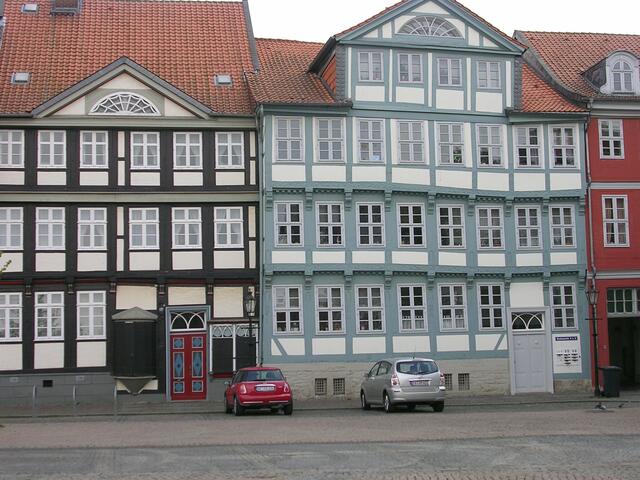 Wenn man angetrunken aus der Rathausschänke kommt und auf diese Fassade blickt, kann das ganz schön verwirrend sein