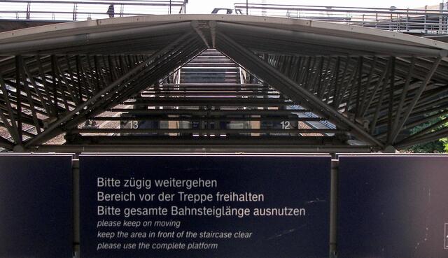Das sind die Schriftzeichen der Gigantomanen...