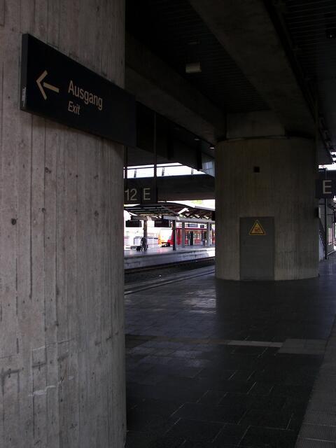 Beton, beton - bloß raus hier: EXIT
