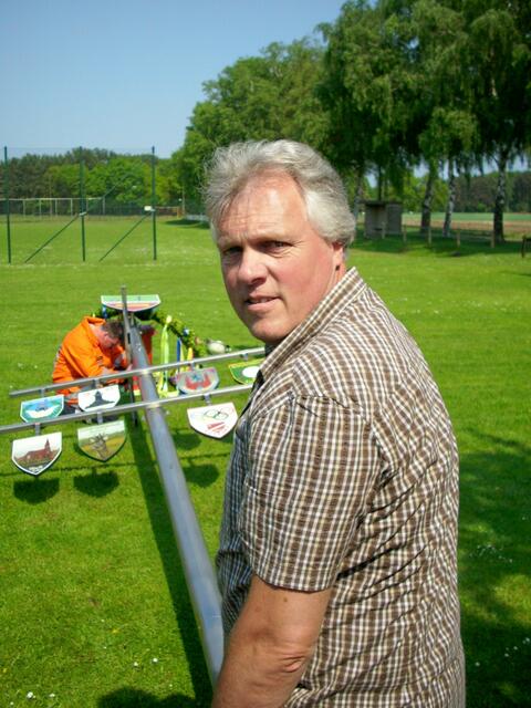 Jochen  (Obama von Suttorf:-) hält die Stange