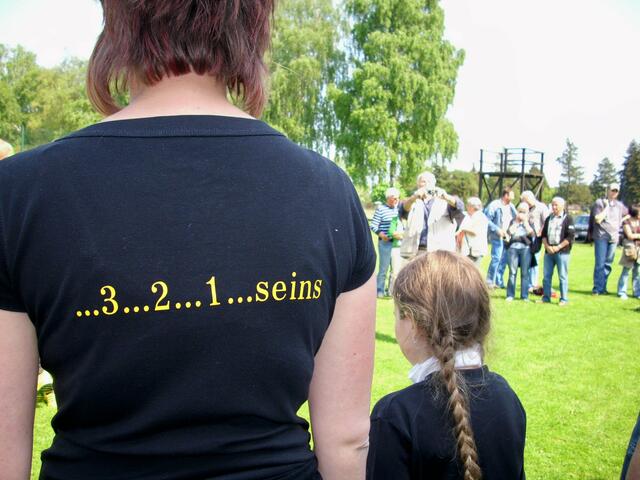3 ... 2 .... 1 .... doch nicht seins ? ( O-Ton - Shirt Trägerin)