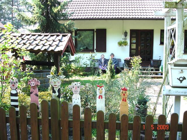 Liebevoll geschmückter Vorgarten