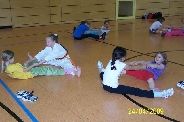 Dehnübungen der Schüler