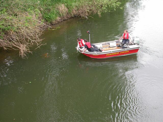 ...etwas "Oranges" schwimmt im Wasser...