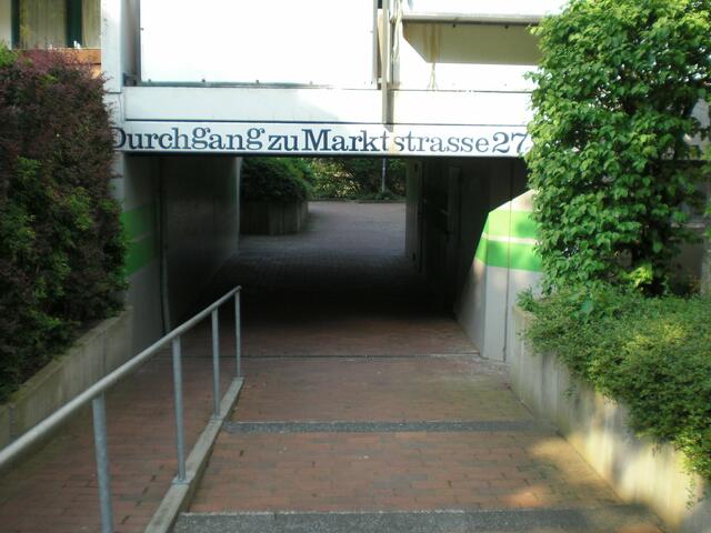Durchgang zum Teich
