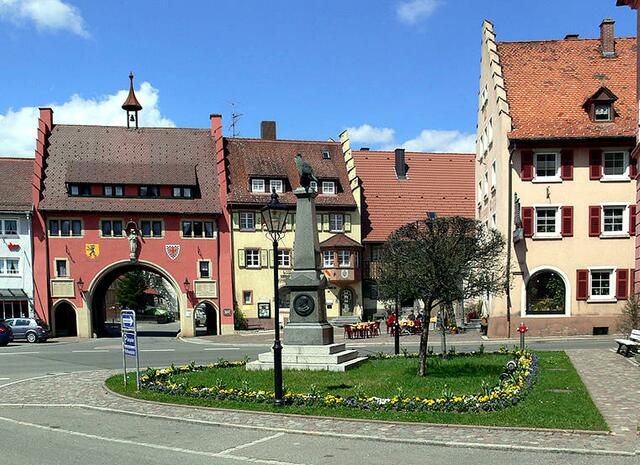 Löffingen | Foto: Andreas Praefcke - http://commons.wikimedia.org/wiki/File:L%C3%B6ffingen_Maienl%C3%A4nder_Tor_Rathausplatz.jpg