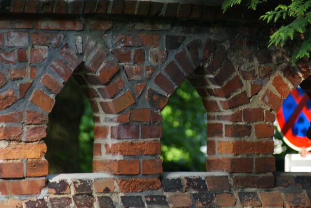 Teil der alten Friedhofsmauer