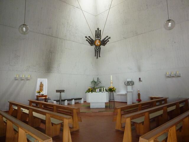 In der katholischen Kirche; erbaut AD 1970.