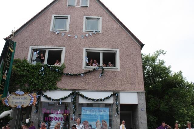 Festlich geschmückte Häuser