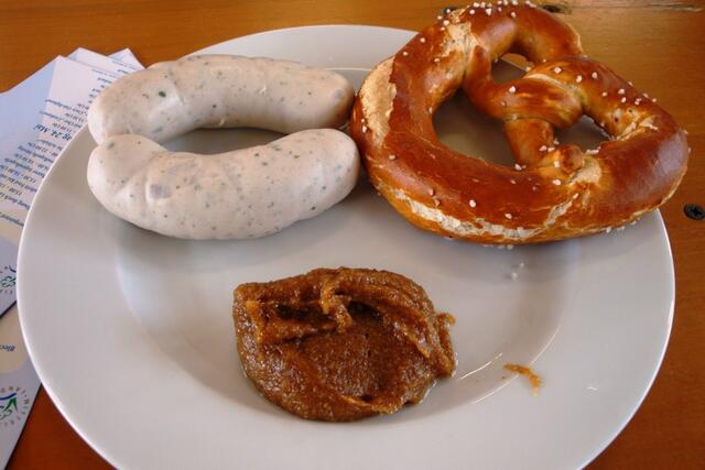 Weißwurstfrühstück danach. Mehr Senf als Weißwurst ;-))