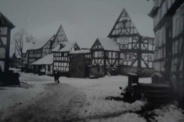 Schmiede in der Gießener Straße im Winter (vor 1928).