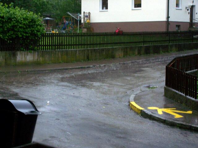 das Wasser durch die Straßen schoß.....