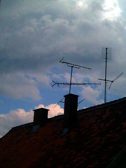 und sich zeigte ein weißes Wolkenpaar....