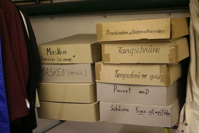 Und was ist in den unbeschrifteten Kartons?