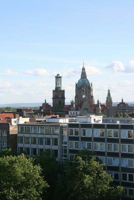 Aegidienkirche und Neues Rathaus.