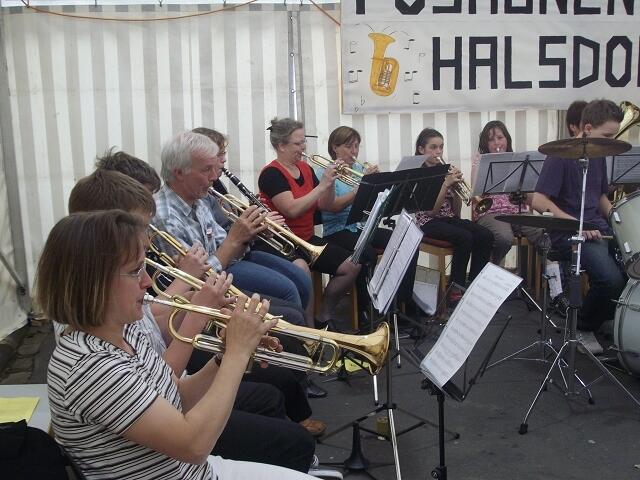 Platzkonzert des Posaunenchores Halsdorf am Sonntag