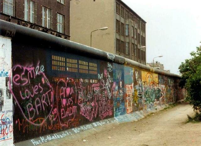 Die Berliner Mauer. | Foto: http://commons.wikimedia.org/wiki/File:Berlin_Wall_(June_1989).jpg
