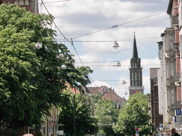 sieht man mit zum (verbliebenen) Turm der Martinskirche