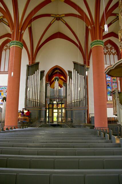 Blick zur Orgel